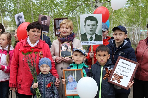  Нет в России  семьи такой, где б не памятен был свой герой…